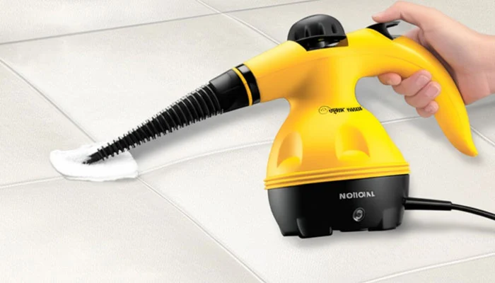 Mondial HG-01 higienizando estofado de sofá com vapor
