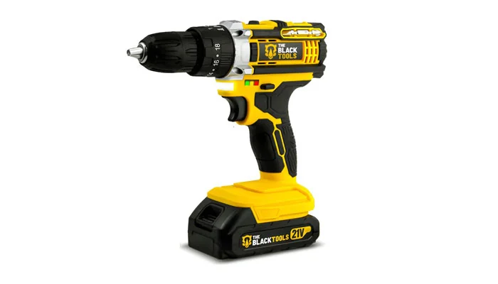 Parafusadeira The Black Tools 21V em uso